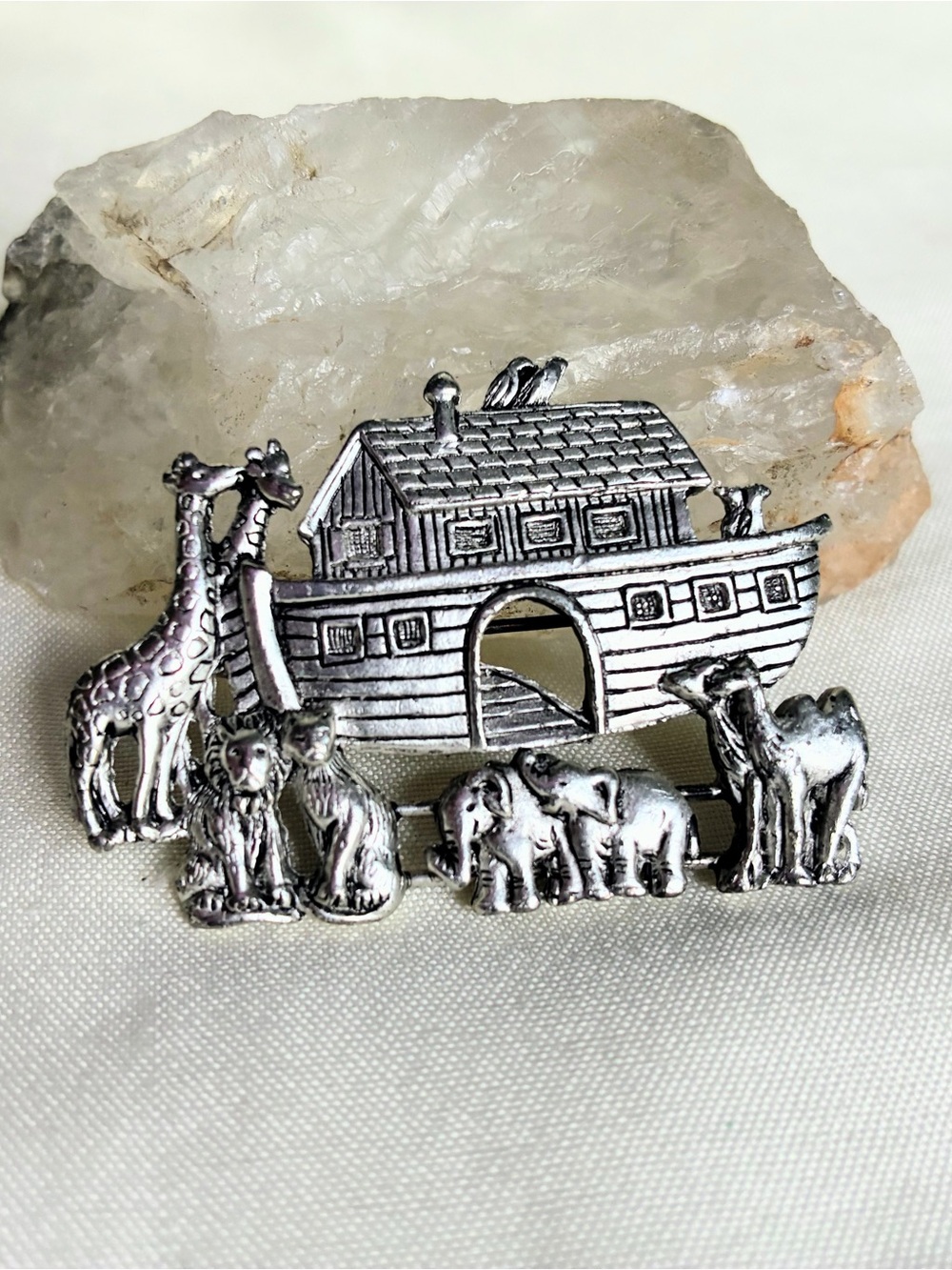 Noah's Ark Pin Silvertone elephant lion camel monkey birds giraffe Bible Story